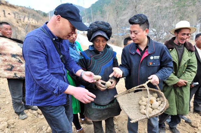 凯时k8官网，在大凉山驻村7年的王小兵 为村民铺就一条“致富路”